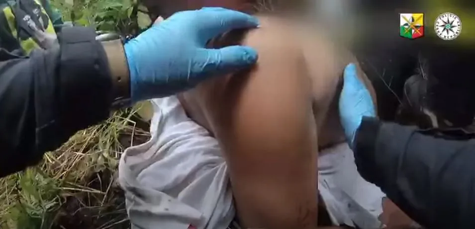 Policie zveřejnila dramatické video z výjezdu k velmi vážné nehodě, při které se zranily i čtyři děti