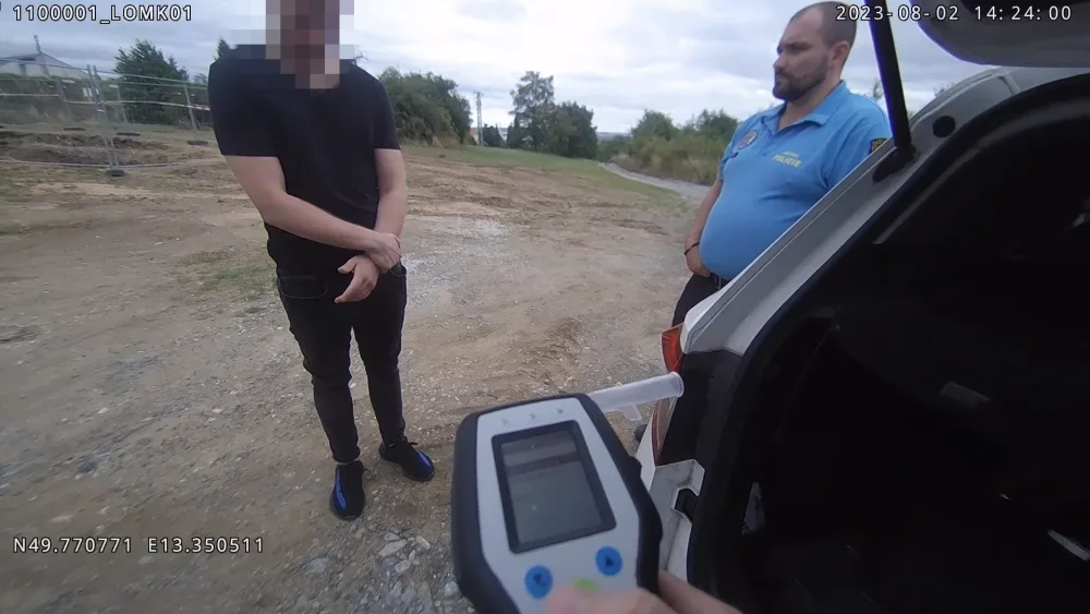 Zmatený muž chtěl vyšplhat na rozhlednu a rozmlouval s Bohem.