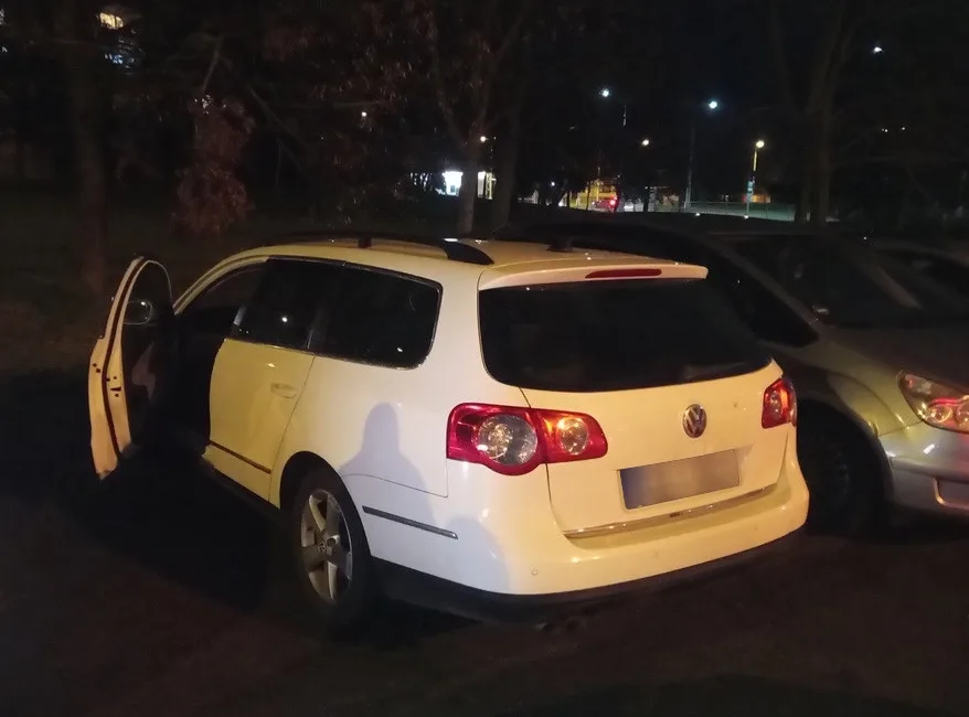 Majitel motorky nechal klíčky v zapalování a odešel, tuto skandální chybu dělá mnoho řidičů