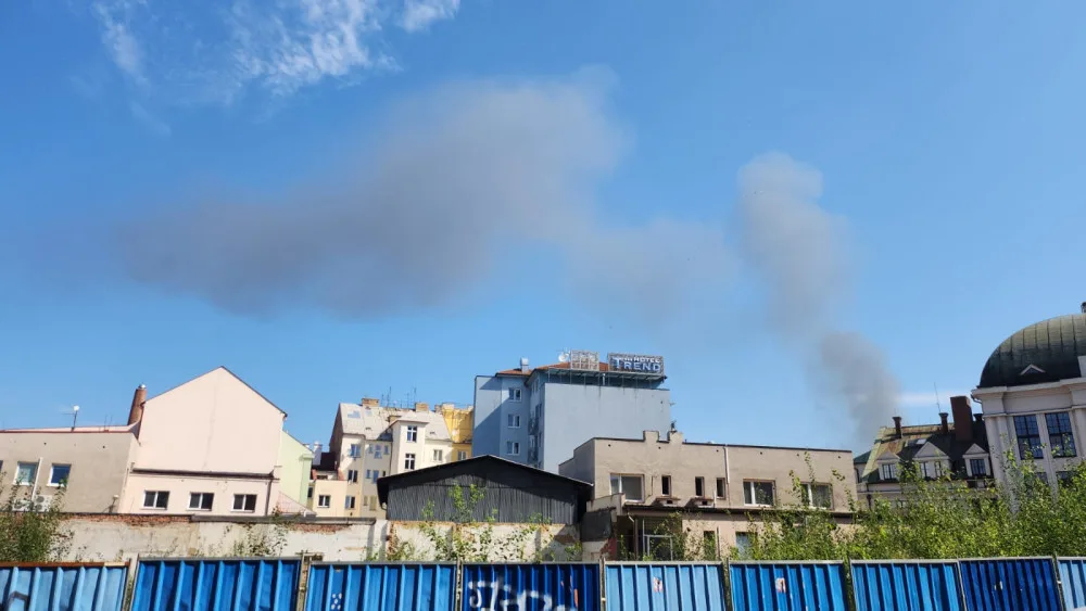 Dým z požáru sledovali lidé z mnoha míst v Plzni