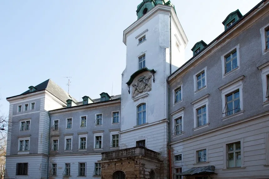 Z chátrajícího zámku v Chodové Plané bude za 175 milionů domov pro seniory se 107 lůžky