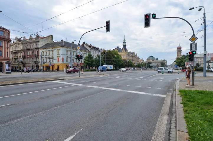 Na rušné křižovatce v centru Plzně začne týden trvající oprava semaforů, provoz bude regulovat policie