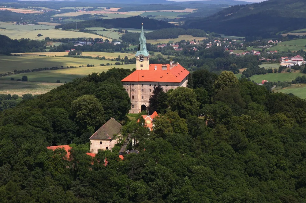 Zelenou Horu proslavili Černí baroni, kraj chce ze zchátralého zámku udělat turistický klenot