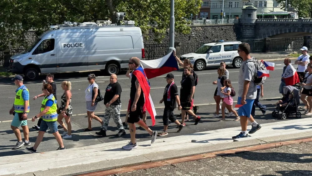 Plzní prošel protiukrajinský pochod. Heslo Čechy Čechům, provolávalo asi sto účastníků a Ukrajince posílali domů