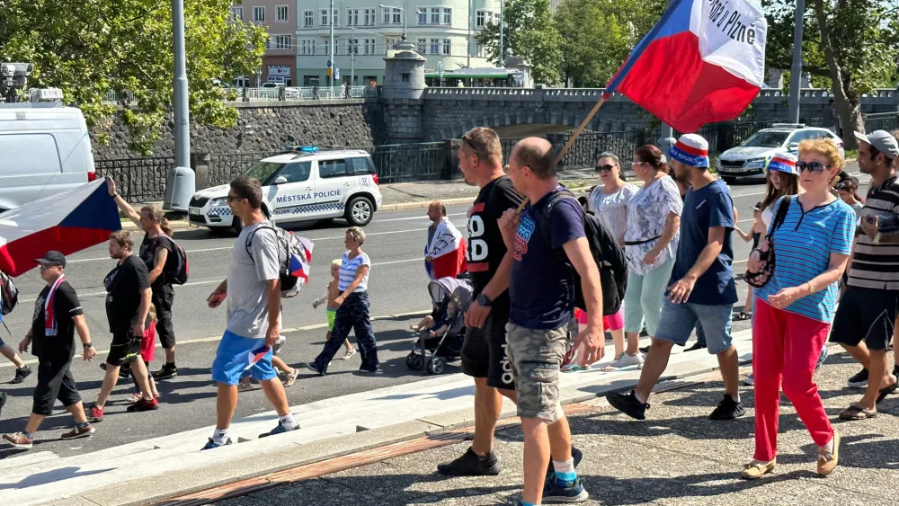 Táhněte domů, skandovali účastníci protiukrajinského pochodu. Protesty zažehlo surové znásilnění patnáctileté Češky ukrajinským mladíkem