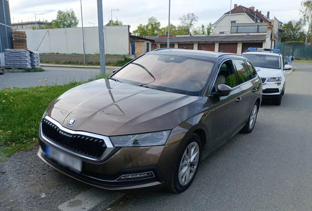 Mnozí řidiči nechají otevřené dveře nebo okna svých automobilů a odejdou