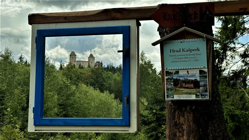 Šumavský hrad Kašperk měl dostat darem Adolf Hitler, ten ale slavnou zříceninu odmítl