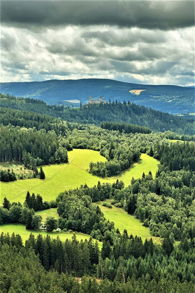 Šumavský hrad Kašperk měl dostat darem Adolf Hitler, ten ale slavnou zříceninu odmítl