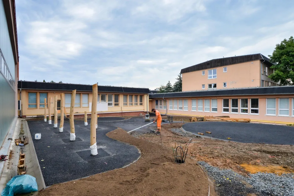 Letní prázdniny využilo město Plzeň k zahájení oprav a na přístavby svých škol za desítky milionů korun