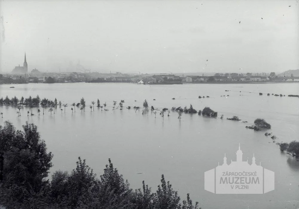 Velká povodeň v Plzni roku 1890 - pohled ze Zámečku, foto: ZČM