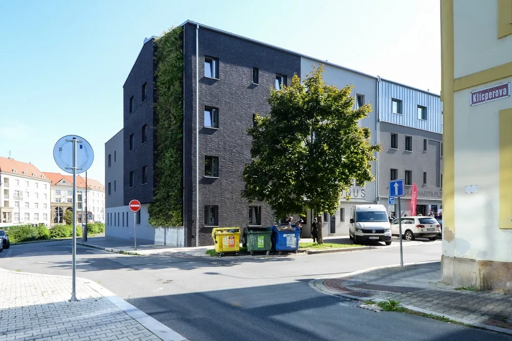 Centrum služeb pro bezdomovce za 120 milionů už pomáhá potřebným, podle odhadů žije v Plzni 400 lidí bez domova