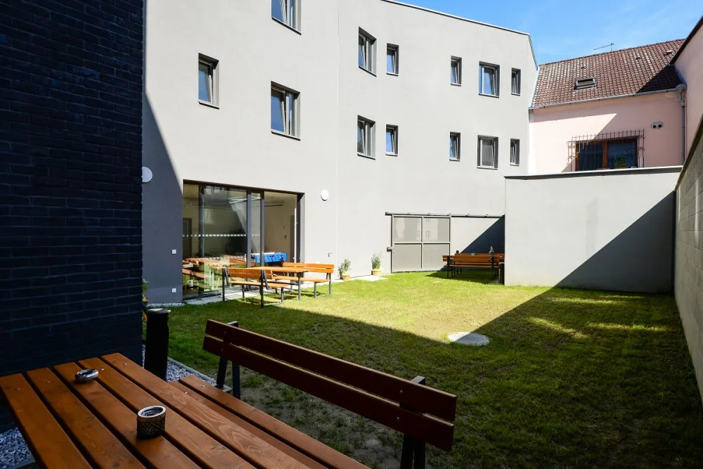 Centrum služeb pro bezdomovce za 120 milionů už pomáhá potřebným, podle odhadů žije v Plzni 400 lidí bez domova