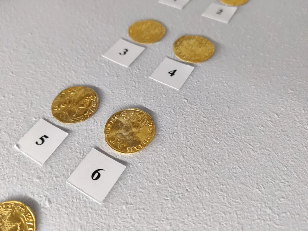 Muzeum představuje své poklady, podívejte se na unikátní mince, medaile nebo psí známky z roku 1876