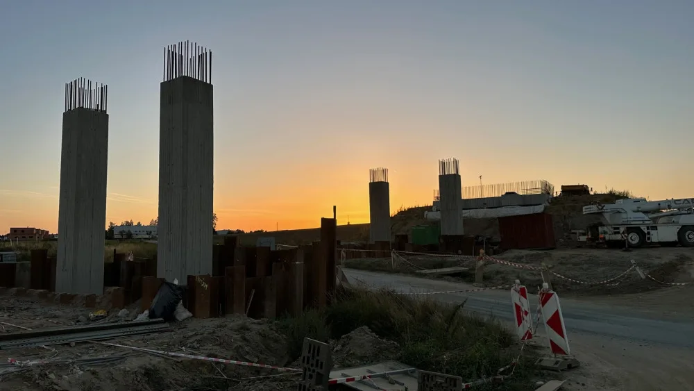 Nově budovaný pilíř bude součástí jednoho z devíti mostů budovaných na trase obchvatu