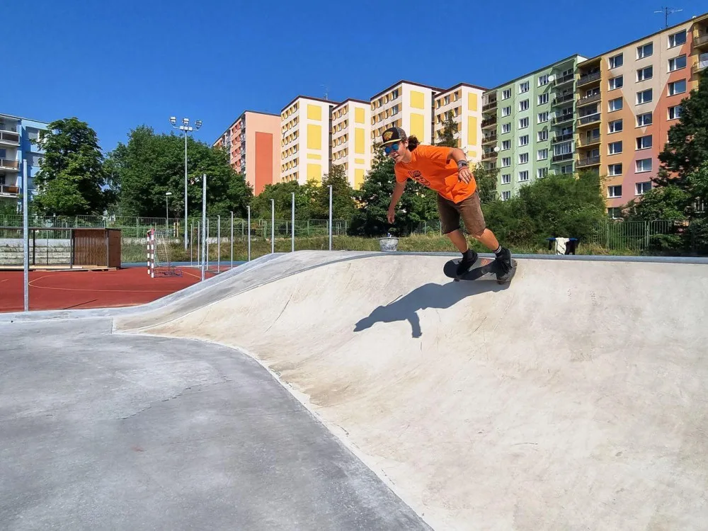 Na sídlišti vyrostl první skatepark, nahradil nevyužívaná volejbalová hřiště