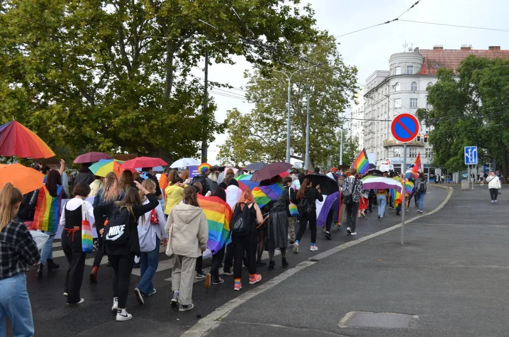Duhový průvod opět projde centrem Plzně, průvodu hrdosti se každoročně účastní stovky lidí