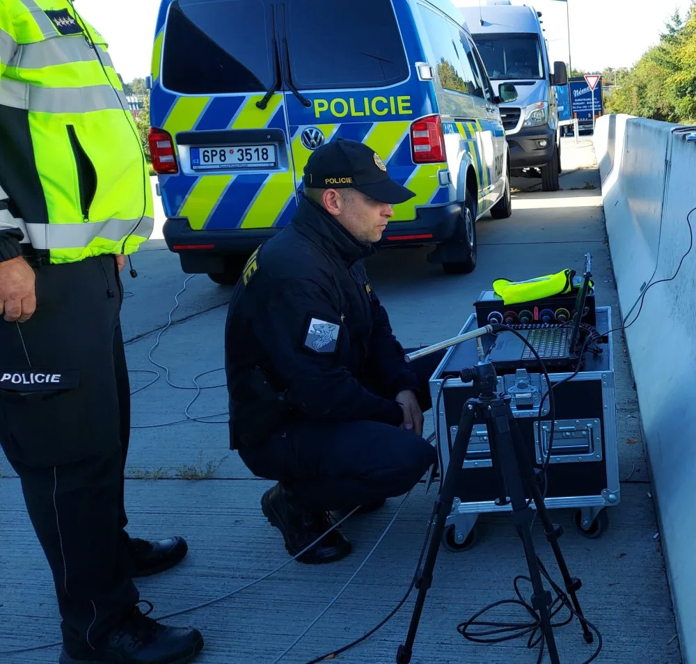 Policisté hledali nelegální migranty na dálnici u německých hranic