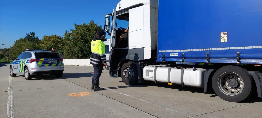 Policisté hledali nelegální migranty na dálnici u německých hranic