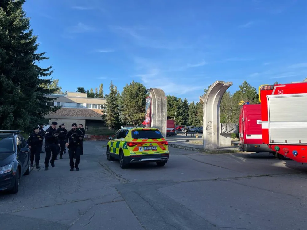 Co způsobilo náhlý kolaps desítek studentek zdravotnické školy zatím vyšetřovatelé netuší