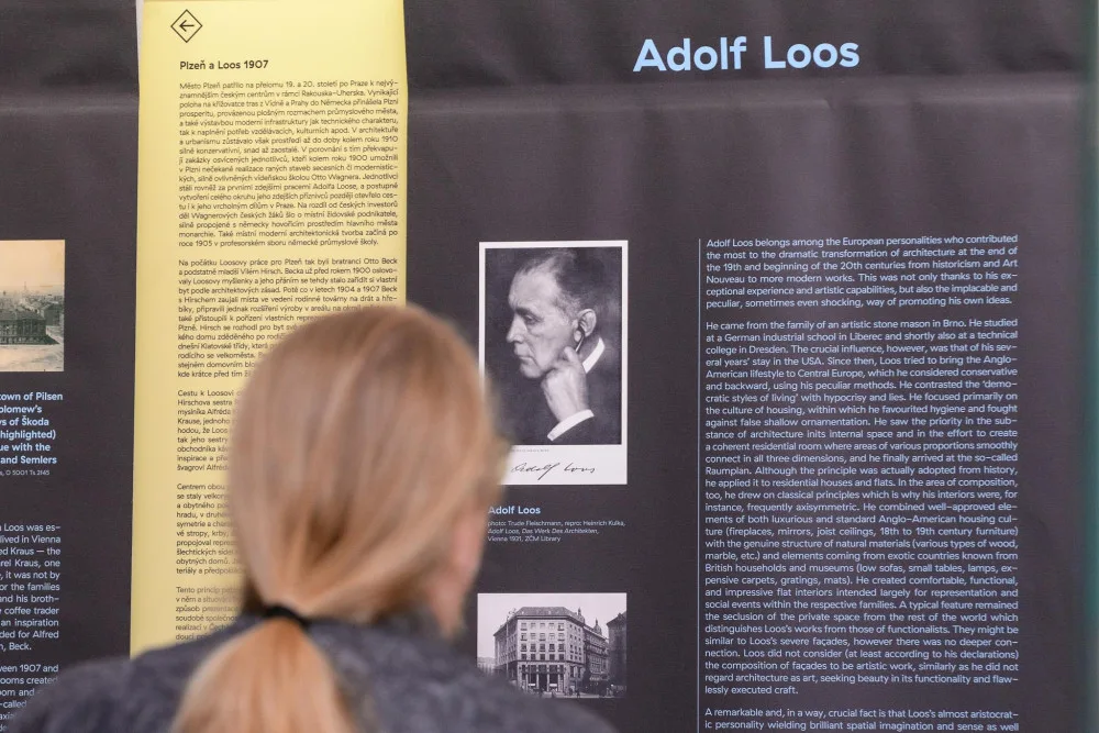 Příběh geniálního architekta Adolfa Loose a jeho plzeňskou tvorbu představuje výstava, která obletěla svět