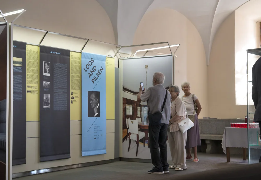 Příběh geniálního architekta Adolfa Loose a jeho plzeňskou tvorbu představuje výstava, která obletěla svět