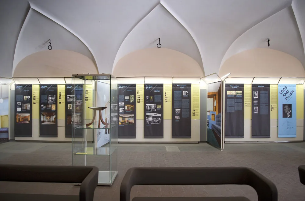 Příběh geniálního architekta Adolfa Loose a jeho plzeňskou tvorbu představuje výstava, která obletěla svět