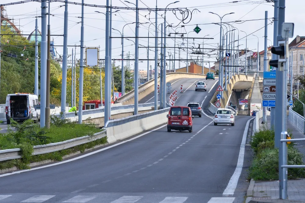 Končí ostře sledovaná oprava mostu Milénia. Doprava se na kapacitně nejvytíženější most vrátí 6. října