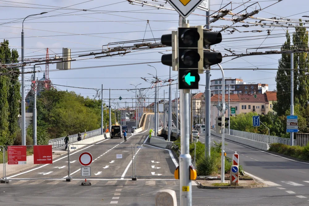 Končí ostře sledovaná oprava mostu Milénia. Doprava se na kapacitně nejvytíženější most vrátí 6. října