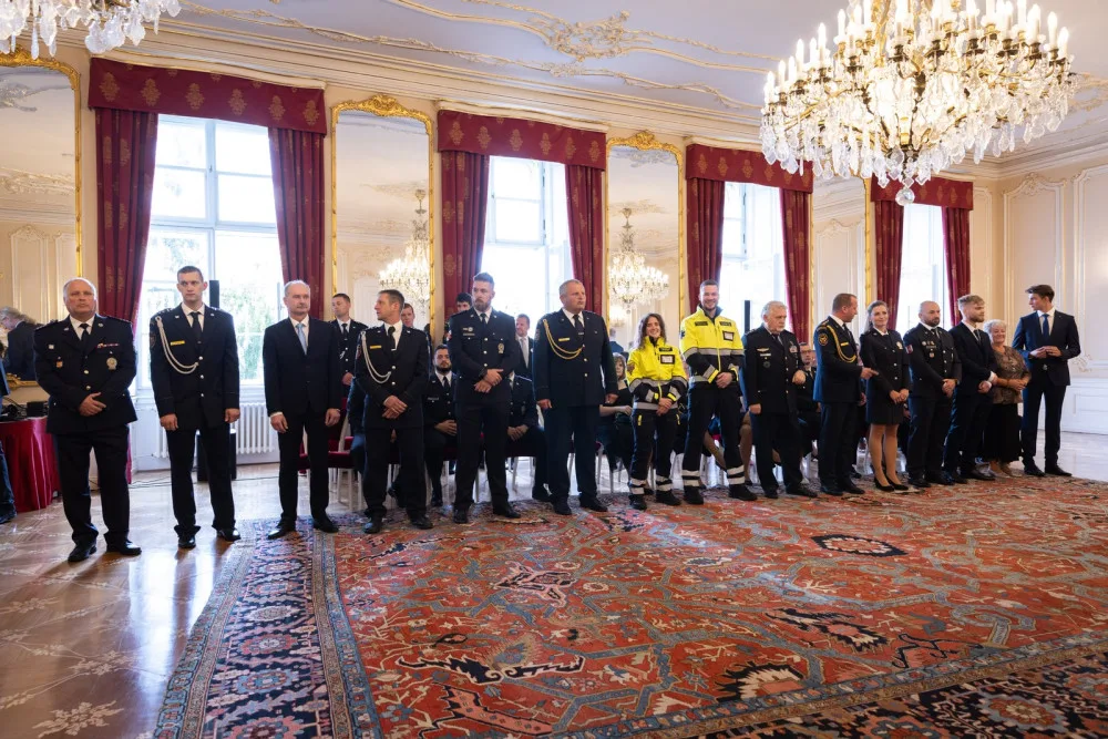 Středoškolák zabránil statečným jednáním obrovské tragédii, prezident republiky ho ocenil Zlatým záchranářským křížem