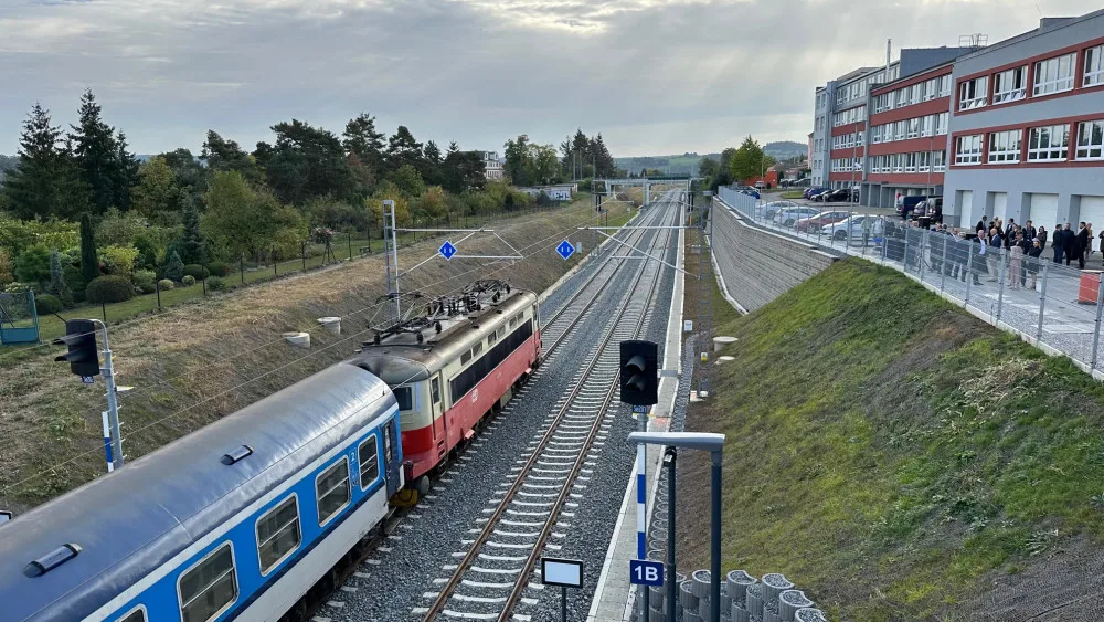 Cestujícím začala sloužit nová železniční zastávka Plzeň - Slovany. U konce je modernizace železničního uzlu za 2,2 miliardy
