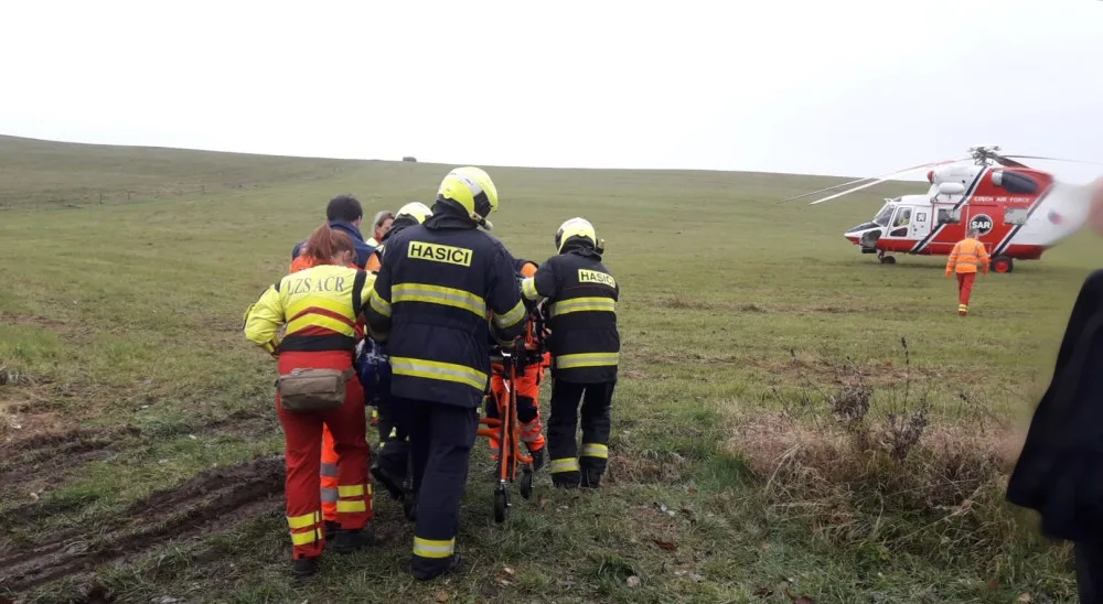 Šest lidí se zranilo při čelním střetu dvou osobáků na nechvalně proslulém úseku silnice, který byl navíc mokrý