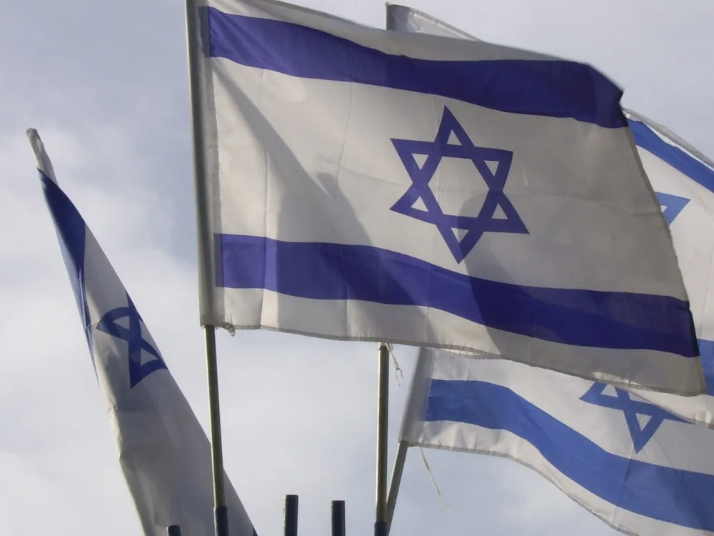 size4-16976166957687-139-znicme-izrael-po-utoku-hamasu-stoupl-antisemitismus-v-evrope-o-stovky-procent