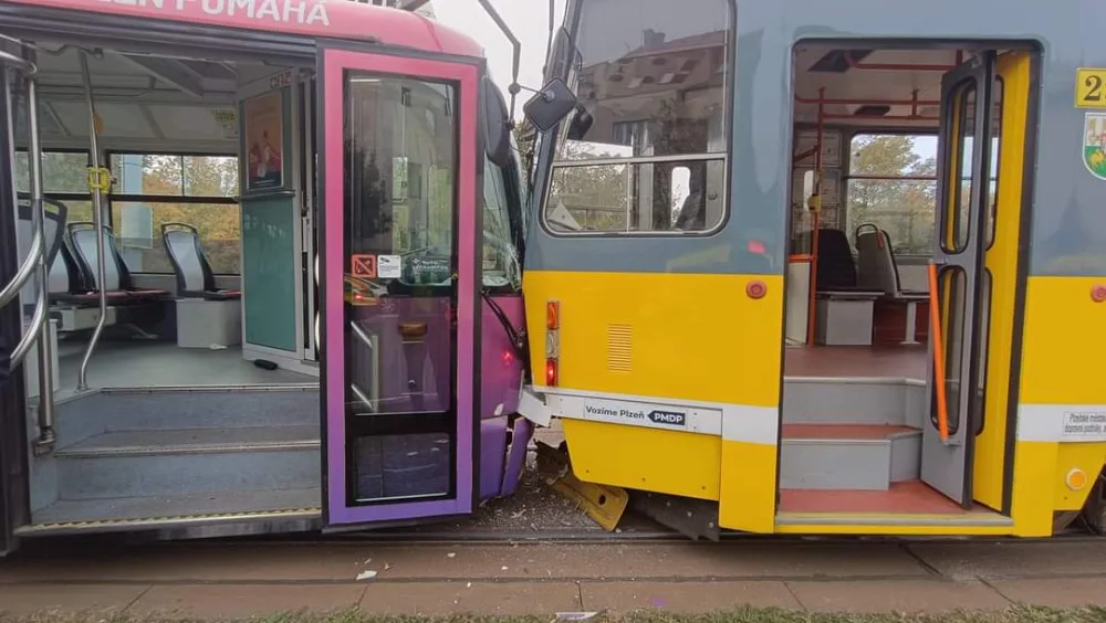 Při srážce dvou tramvají se zranilo nejméně 30 lidí
