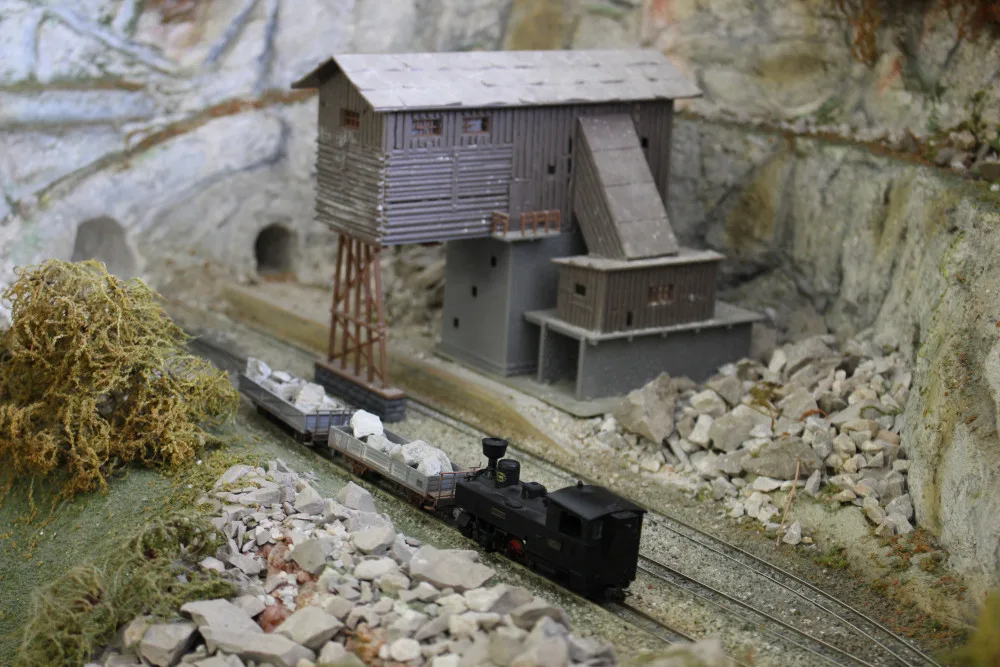 Modeláři představí veřejnosti unikátní a obří modelové kolejiště. Koleje vedou pestrou krajinou 600 metrů