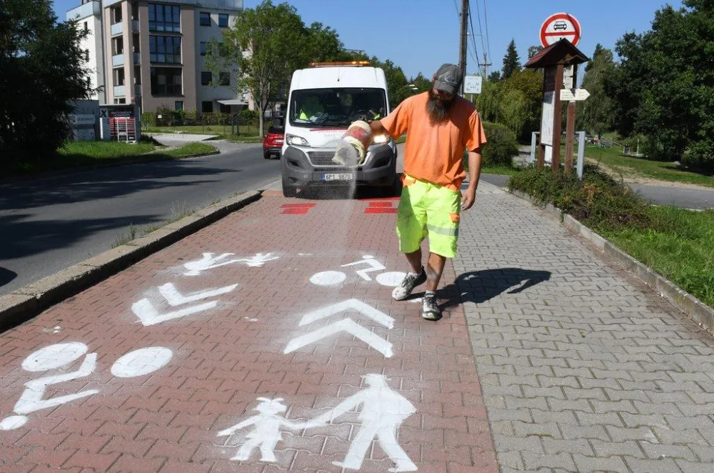 Pomalí po stezce, rychlí po silnici, první duální řešení v Plzni dává cyklistům na výběr