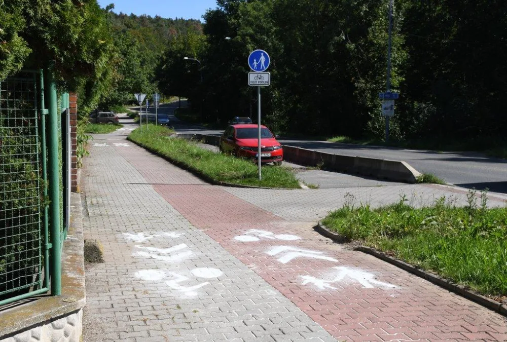 Pomalí po stezce, rychlí po silnici, první duální řešení v Plzni dává cyklistům na výběr