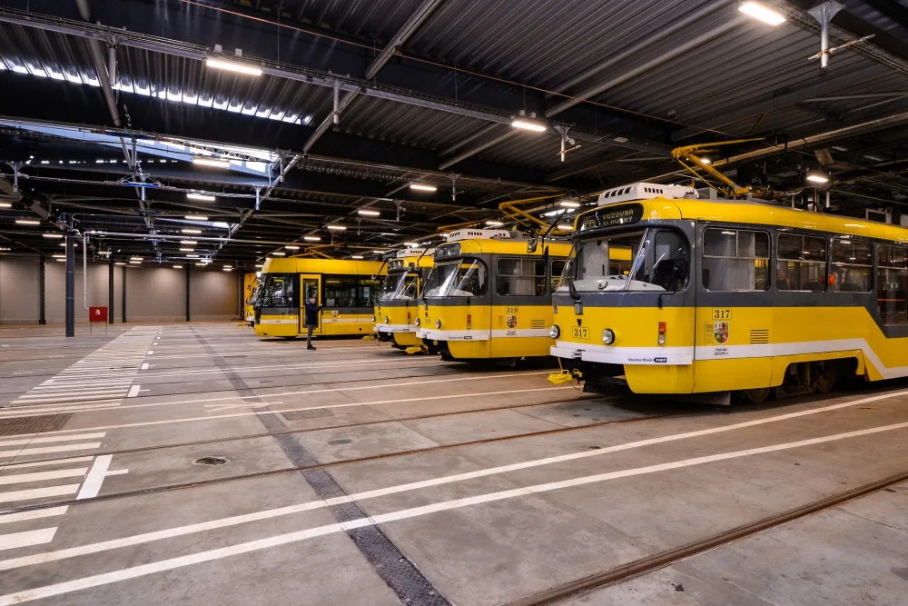 Tramvajová vozovna s obří zelenou střechou na Slovanech uspěla v soutěži Adapterra Awards