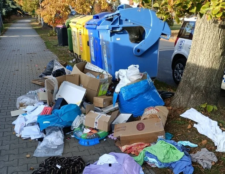 Analýza odpadu i záběry z kamer, městu se daří dohledávat zakladatele černých skládek
