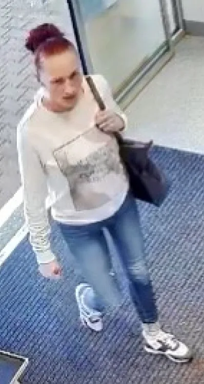 Policisté by si rádi promluvili se zatím neznámou ženou v souvislosti s vyšetřováním krádeží