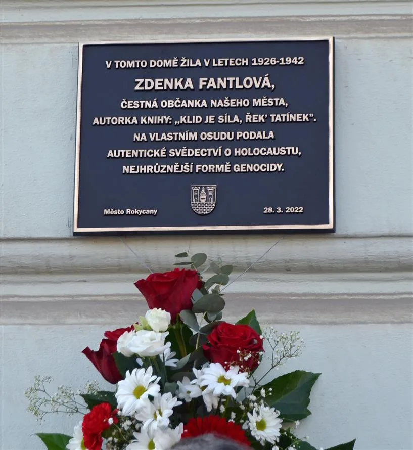 Ke kulatým narozeninám odhalili v Rokycanech Zdence Fantlové pamětní desku