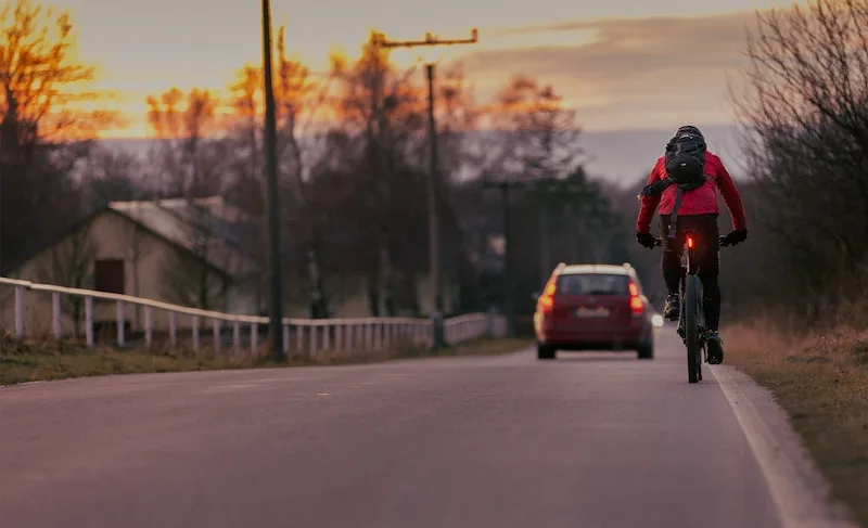 Vidět a být viděn! Ostatní účastníci silničního provozu mohou cyklisty snadno přehlédnout