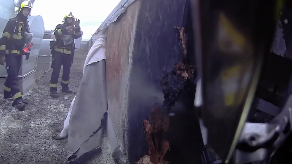 VIDEO: Hasiči vylučují spekulace, že požár v nákupním centru souvisí s otevřením pobočky fast foodu