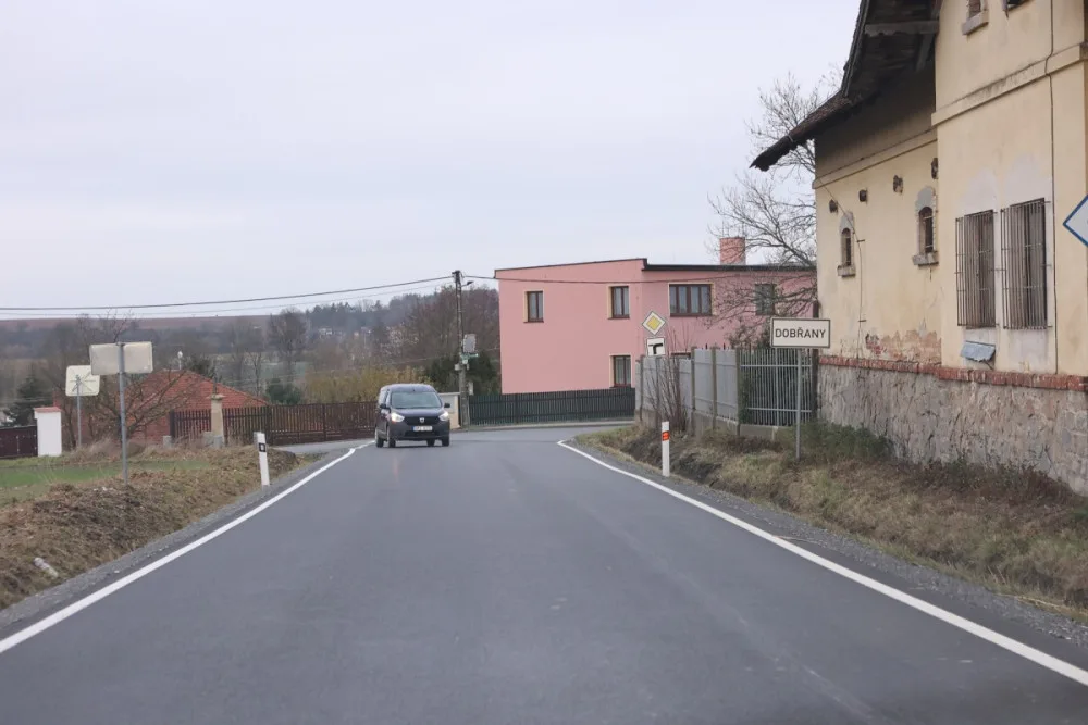 Dlouho zanedbávaný úsek silnice mezi Dobřany a Dnešicemi prošel opravou za 34 milionů korun