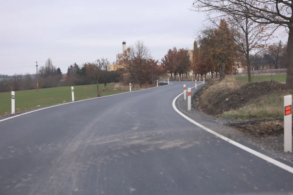 Dlouho zanedbávaný úsek silnice mezi Dobřany a Dnešicemi prošel opravou za 34 milionů korun