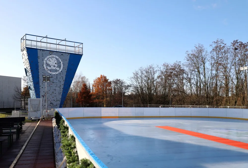 Plzeňané si mohou zabruslit na prvním veřejném zimním kluzišti ve městě