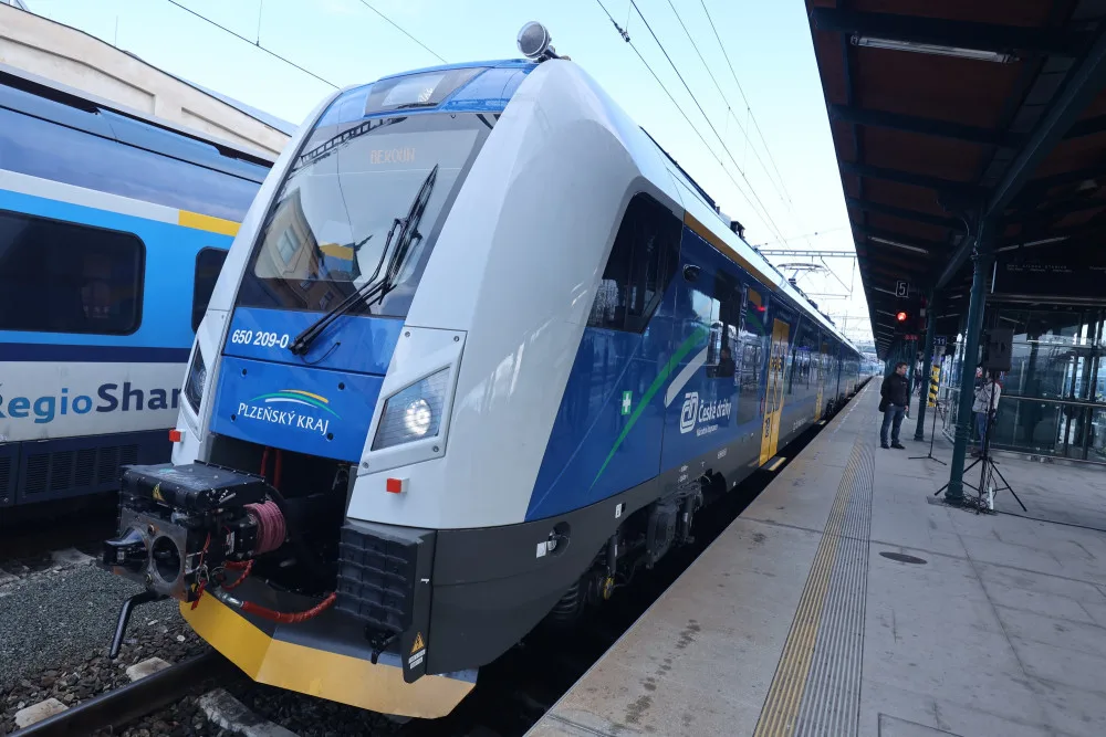 Plzeňský kraj příští rok mírně posílí veřejnou železniční i autobusovou dopravu
