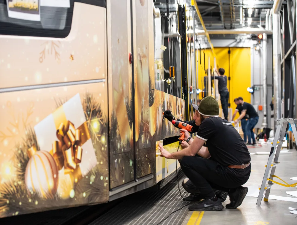 Letošní vánoční tramvaj dostane zbrusu novou světelnou dekoraci, lidem se přestaví v neděli 3. prosince