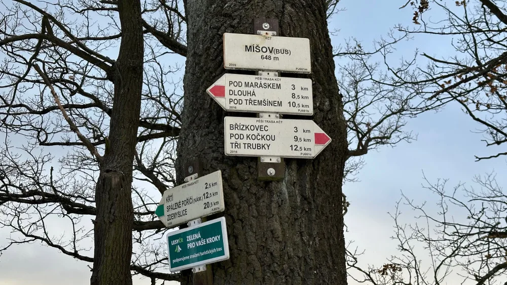 Zdolejte v zimě horu Nad Maráskem, jde o nejvyšší brdský vrchol v Plzeňském kraji. A užijete si i výhledy