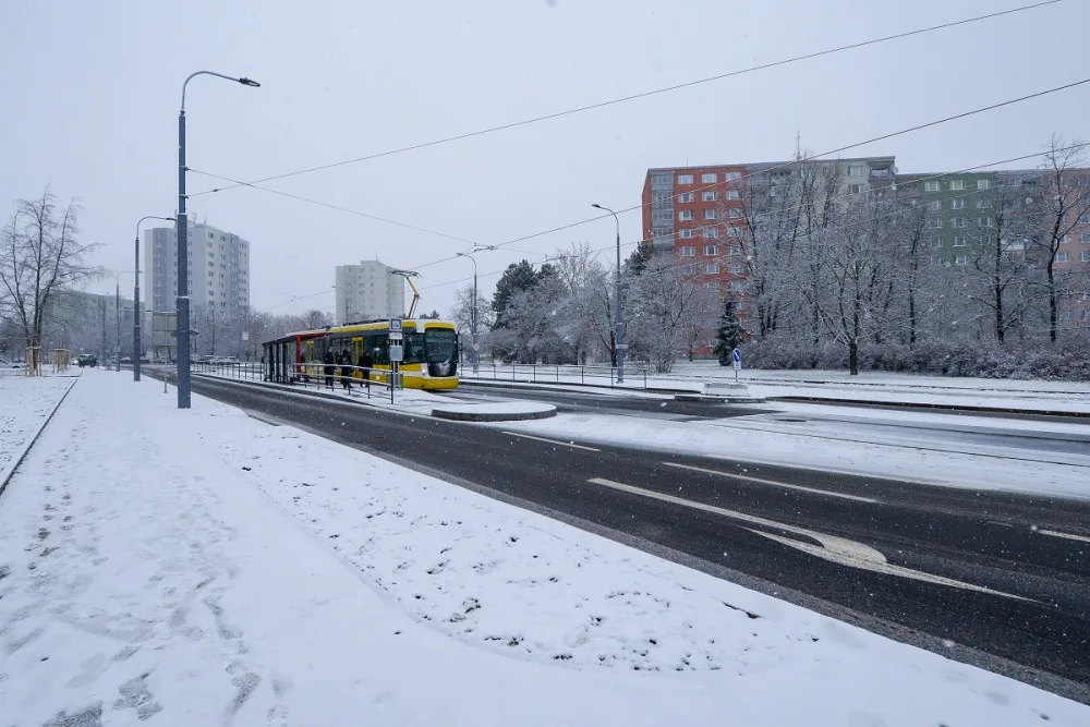 Na nově zrekonstruovaný úsek trati v ulici Terezie Brzkové se po pěti měsících konečně vrátily tramvaje