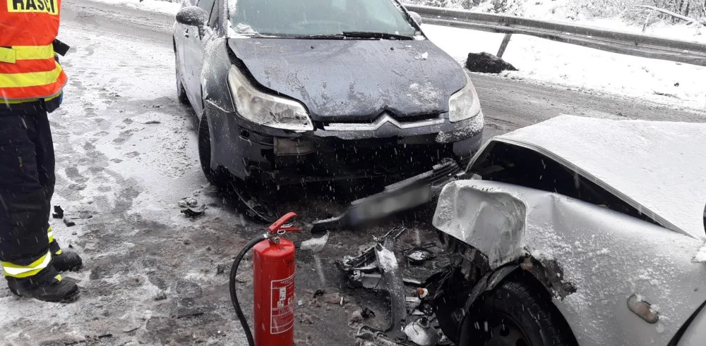 Na spojnici Svojkovice - Holoubkov se střetla dvě osobní a jedno nákladní vozidlo.